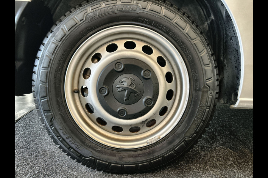 Peugeot e-Expert Standard Asphalt 75 kWh | Stoelverwarming | Carplay / Android auto | Cruise Control | Soh (batterijcheck) Waarde 93,5 %