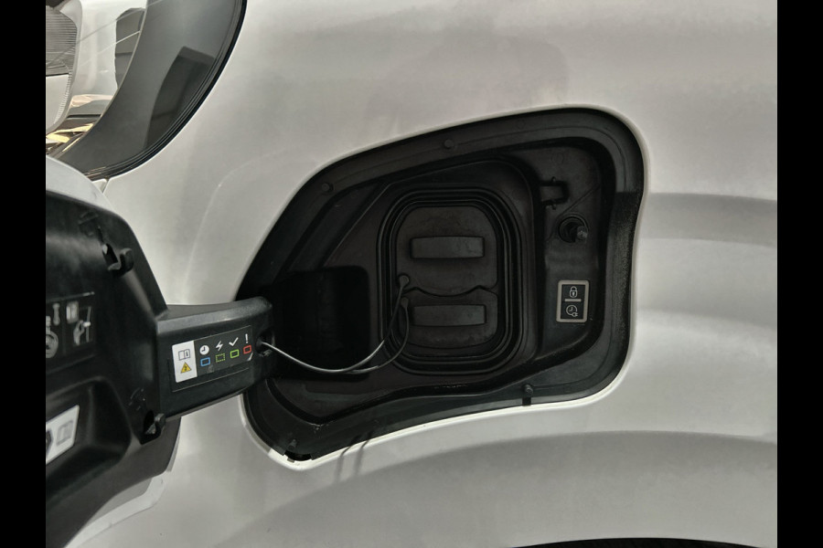 Peugeot e-Expert Standard Asphalt 75 kWh | Stoelverwarming | Carplay / Android auto | Cruise Control | Soh (batterijcheck) Waarde 93,5 %