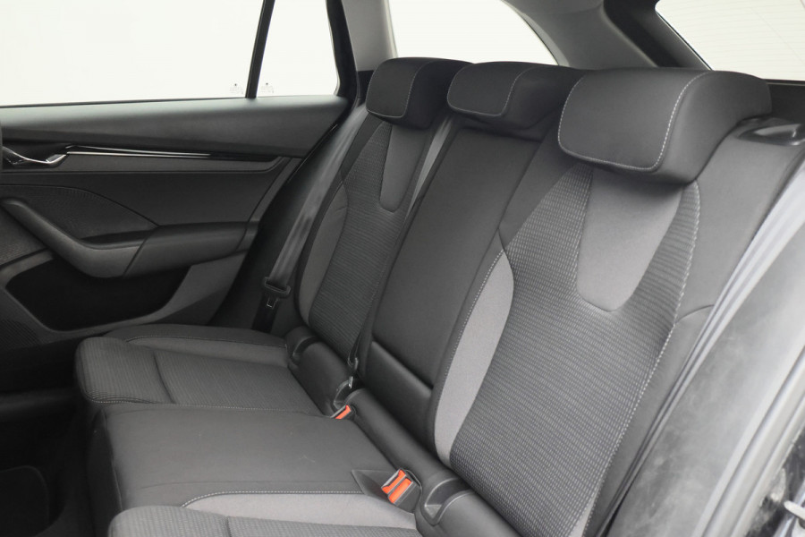 Škoda Octavia Combi 1.0 e-TSI Business Edition Virtual Cockpit, Keyless, LED, Apple Carplay, PDC
