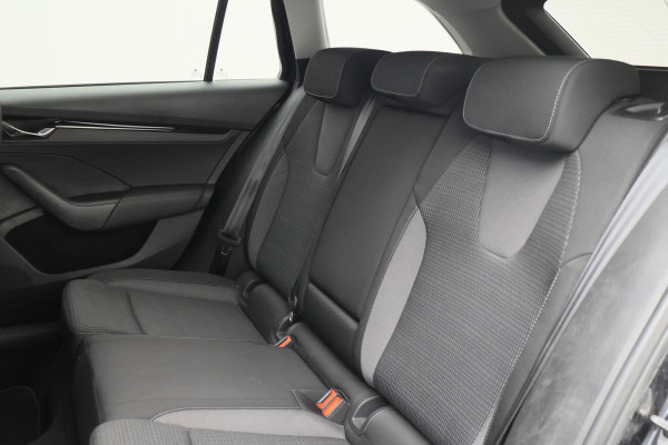 Škoda Octavia Combi 1.0 e-TSI Business Edition Virtual Cockpit, Keyless, LED, Apple Carplay, PDC