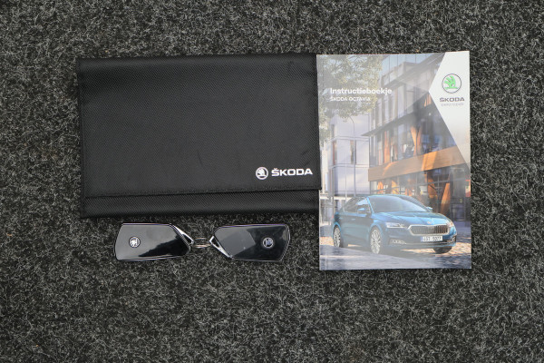 Škoda Octavia Combi 1.0 e-TSI Business Edition Virtual Cockpit, Keyless, LED, Apple Carplay, PDC