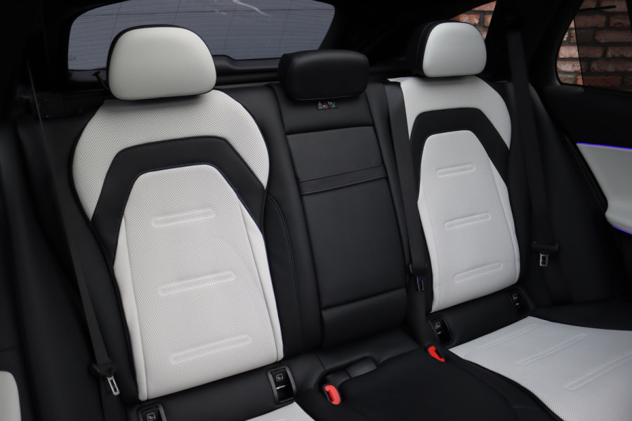 Mercedes-Benz E-Klasse Estate AMG 53 4MATIC+ Premium+ | 585pk | Hyperscreen | Achterasbesturing | Distronic | Zonweringspakket | Trekhaak | Verwarmd Stuurwiel | HUD | Burmester | 3D-Display |
