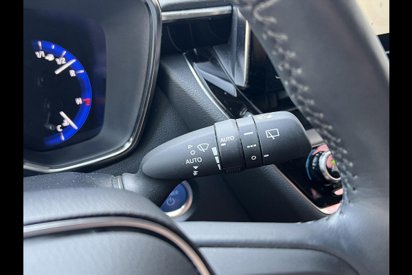 Toyota Corolla 1.8 Hybrid Style | Dodehoekherkenning, Parkeersensoren, Stoel + Stuurverwarming, Keyless, 17 inch