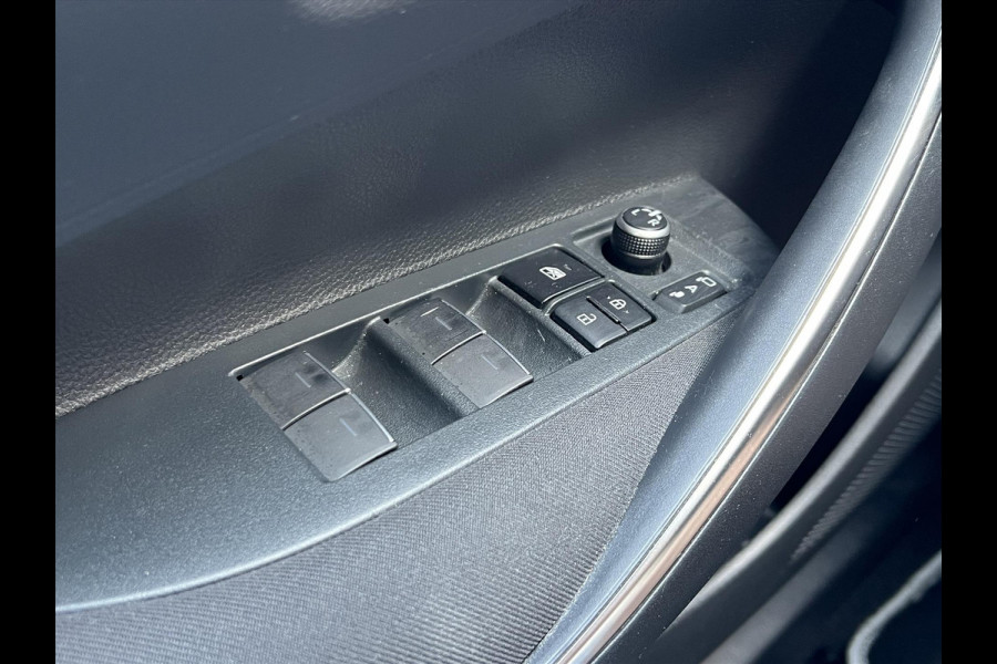 Toyota Corolla 1.8 Hybrid Style | Dodehoekherkenning, Parkeersensoren, Stoel + Stuurverwarming, Keyless, 17 inch