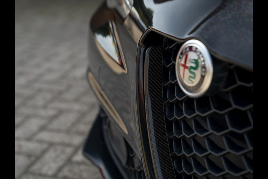 Alfa Romeo Giulia 2.0T Veloce Ti 280pk | Carbon | Orig. NL | 2e eigenaar