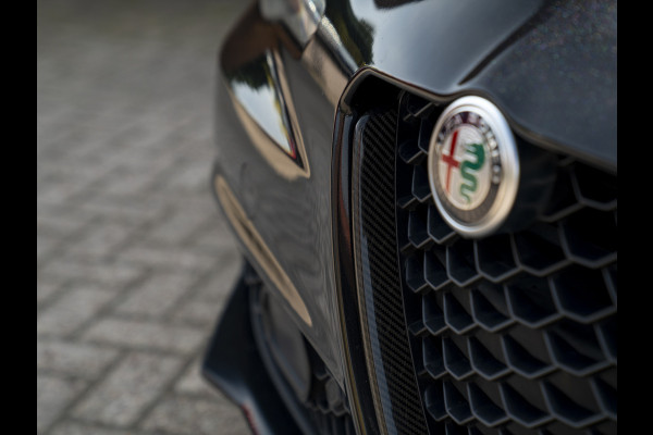 Alfa Romeo Giulia 2.0T Veloce Ti 280pk | Carbon | Orig. NL | 2e eigenaar