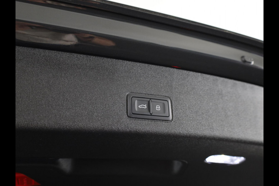 Audi Q3 Advanced edition e-hybrid 272 pk | Techniekpakket plus | Ambiente lichtpakket | Privacy glas | Functioneel pakket |