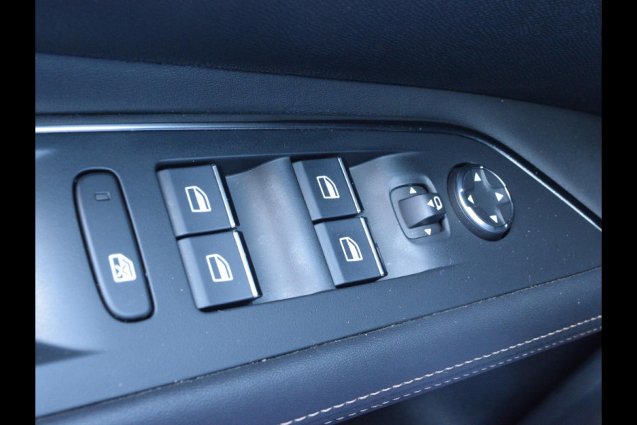Peugeot 3008 1.6 HYbrid 225 GT Pack Business | ELEKTRISCH GLAZEN PANORAMADAK | CAMERA MET SENSOREN | NAVI & CARPLAY |