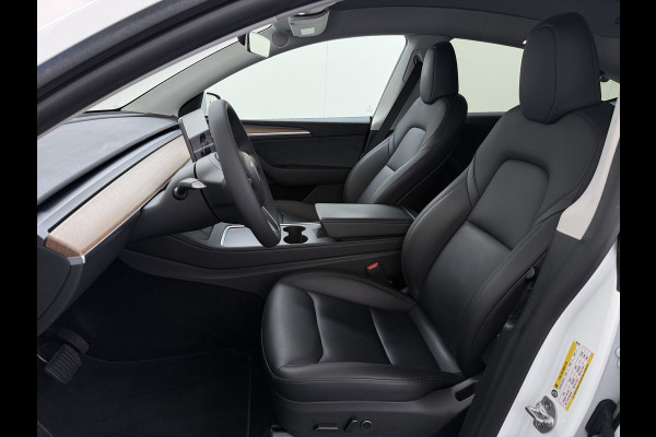Tesla Model Y Long Range AWD 75kWh SOH 94% Warmtepomp AI-Computer Traffic Aware Adap.Cruise Leder Panoramadak Navi Ecc Camera Stoel+Stuurverwa Privacy Glas Lmv Elek.Achterklep Led Elek.Stoelen+Memory 4WD Fabrieksgarantie tot 15-02-2027 - Garantie op de Accu+Motor tot 15-2-2031/192.000km