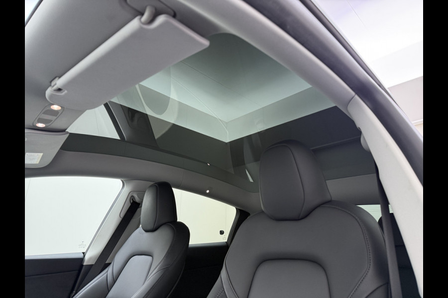 Tesla Model Y Long Range AWD 75kWh SOH 94% Warmtepomp AI-Computer Traffic Aware Adap.Cruise Leder Panoramadak Navi Ecc Camera Stoel+Stuurverwa Privacy Glas Lmv Elek.Achterklep Led Elek.Stoelen+Memory 4WD Fabrieksgarantie tot 15-02-2027 - Garantie op de Accu+Motor tot 15-2-2031/192.000km