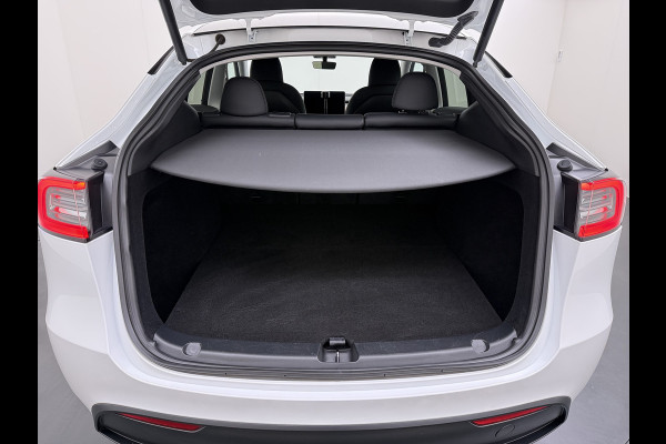 Tesla Model Y Long Range AWD 75kWh SOH 94% Warmtepomp AI-Computer Traffic Aware Adap.Cruise Leder Panoramadak Navi Ecc Camera Stoel+Stuurverwa Privacy Glas Lmv Elek.Achterklep Led Elek.Stoelen+Memory 4WD Fabrieksgarantie tot 15-02-2027 - Garantie op de Accu+Motor tot 15-2-2031/192.000km