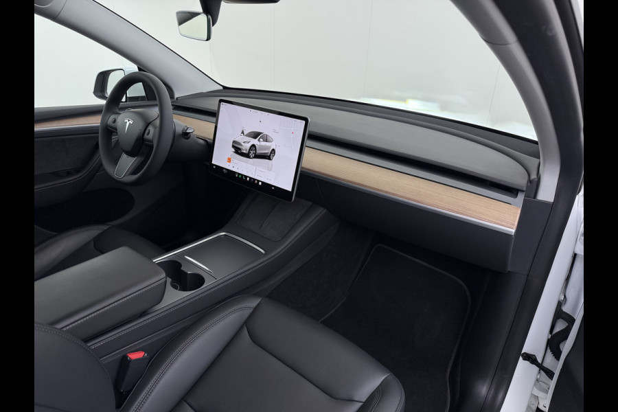 Tesla Model Y Long Range AWD 75kWh SOH 94% Warmtepomp AI-Computer Traffic Aware Adap.Cruise Leder Panoramadak Navi Ecc Camera Stoel+Stuurverwa Privacy Glas Lmv Elek.Achterklep Led Elek.Stoelen+Memory 4WD Fabrieksgarantie tot 15-02-2027 - Garantie op de Accu+Motor tot 15-2-2031/192.000km