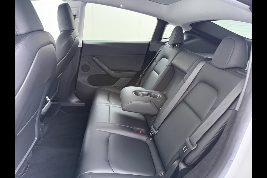 Tesla Model Y Long Range AWD 75kWh SOH 94% Warmtepomp AI-Computer Traffic Aware Adap.Cruise Leder Panoramadak Navi Ecc Camera Stoel+Stuurverwa Privacy Glas Lmv Elek.Achterklep Led Elek.Stoelen+Memory 4WD Fabrieksgarantie tot 15-02-2027 - Garantie op de Accu+Motor tot 15-2-2031/192.000km