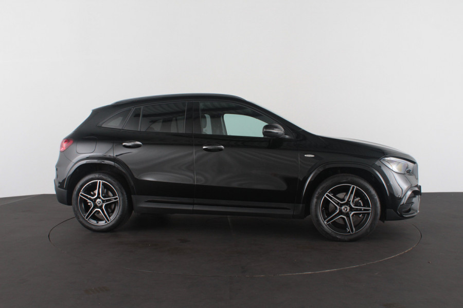 Mercedes-Benz GLA 250 e AMG Line > Night-pakket/Adapt.cruise/keyless/Camera/Apple Carplay