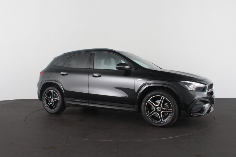 Mercedes-Benz GLA 250 e AMG Line > Night-pakket/Adapt.cruise/keyless/Camera/Apple Carplay