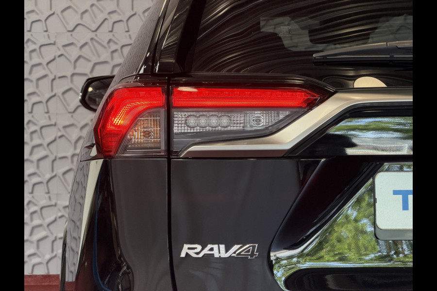 Toyota RAV4 2.5 PLUG-IN HYBRID AWD 306PK 1500KG TREKGEW. HEADUP SPIEGEL.CAM LED ELEK.KLEP STUUR/STOELVERW. V+A PHEV PLUG IN