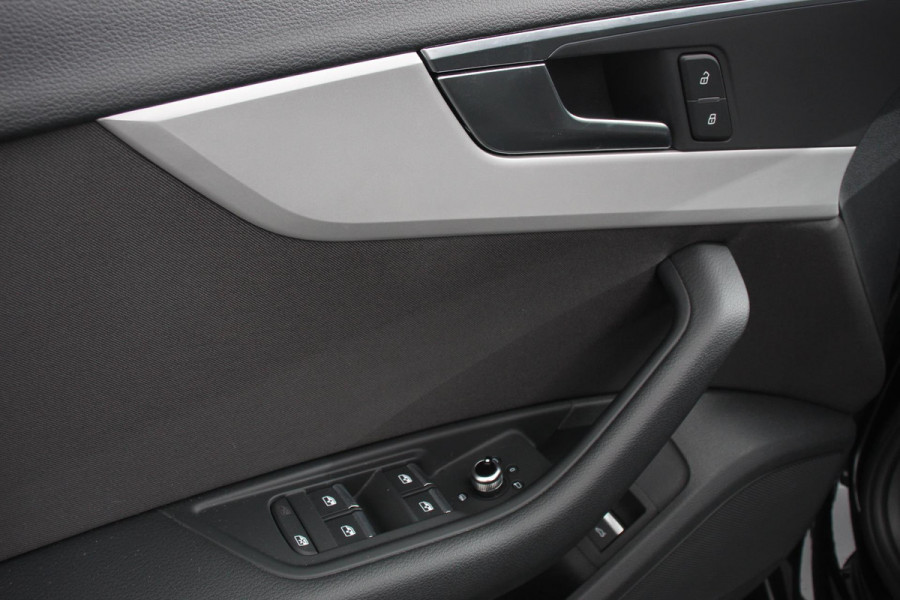 Audi A4 Avant 40 TFSI 204pk Automaat S-Line Black Edition Navigatie Apple Carplay/Android Auto Adaptieve Cruise Control Parkeersensoren Camera Dodehoek Assistent Elektrische Achterklep Stoelverwarming Climate Control