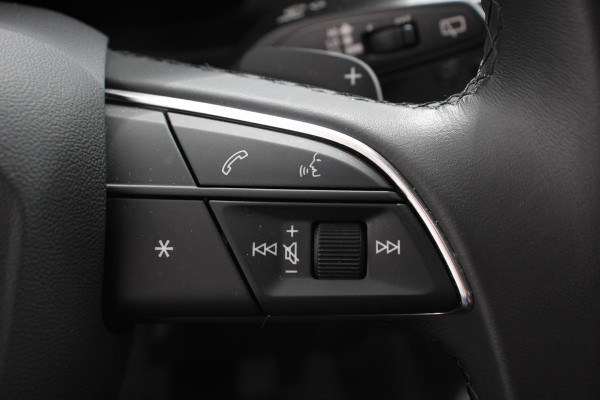 Audi A4 Avant 40 TFSI 204pk Automaat S-Line Black Edition Navigatie Apple Carplay/Android Auto Adaptieve Cruise Control Parkeersensoren Camera Dodehoek Assistent Elektrische Achterklep Stoelverwarming Climate Control