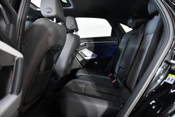 Audi Q3 Sportback 35 TFSI S-line, Pano, Side assist, Blackline