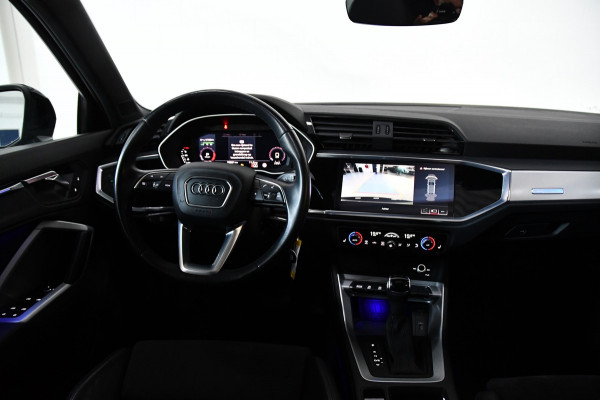 Audi Q3 Sportback 35 TFSI S-line, Pano, Side assist, Blackline