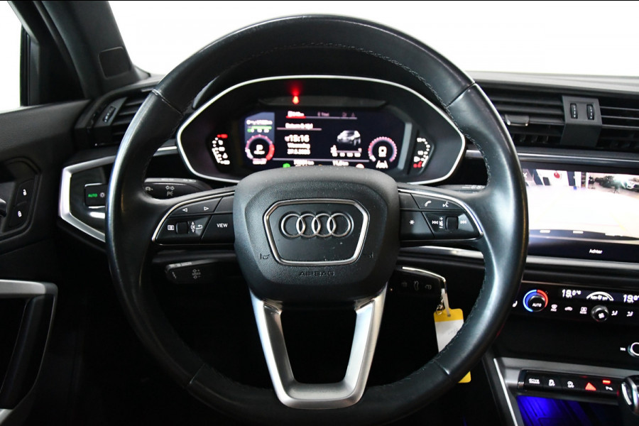 Audi Q3 Sportback 35 TFSI S-line, Pano, Side assist, Blackline