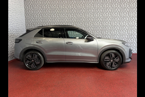 Volkswagen T-Roc 1.5 eTsi R-LINE 150PK EDITION TREKHAAK BLACK STYLE 19''LMV IQ LED/GRIL/LOGO STOEL/STUUR.VERW ELEK.KLEP 2026 ✅Top Auto's Wijchen , 30 Jaar Specialist in Volkswagen  : Alle Type's : R-Line Edition / Style / First Edition / Highline / Life , Zowel PHEV / HEV / MHEV / Benzine ✅