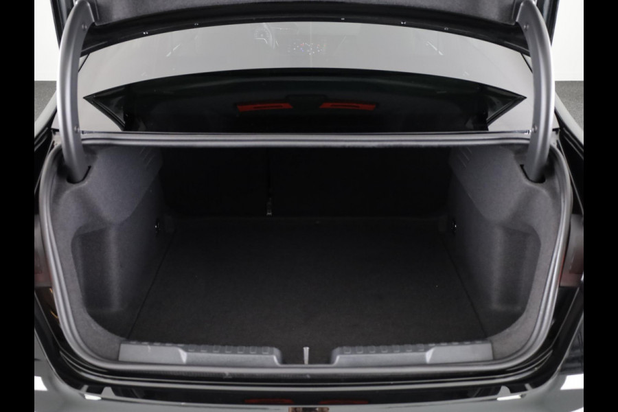 Audi A3 Limousine 35 TFSI S edition 150pk | Panoramadak | Navigatie | 17 inch Lichtmetalen velgen | Licht Pakket | Verlengde garantie