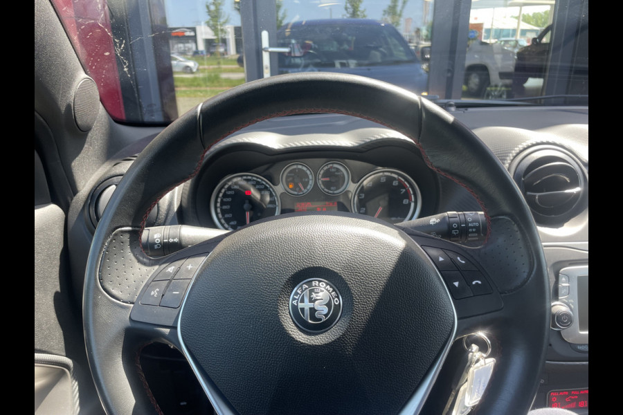 Alfa Romeo MiTo TwinAir Turbo 105PK | Climate/Cruise Control | 17" velgen | Parkeersensoren
