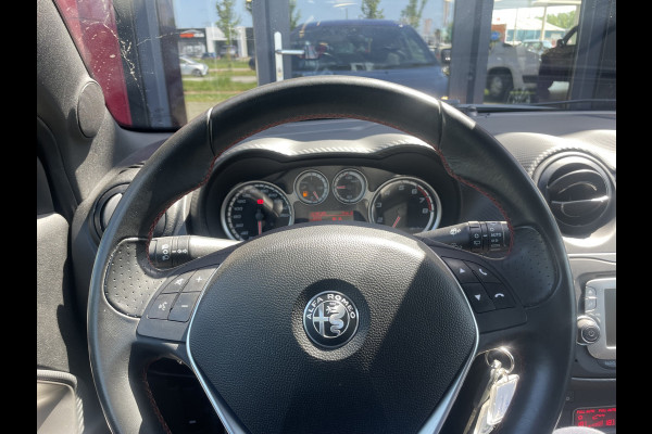 Alfa Romeo MiTo TwinAir Turbo 105PK | Climate/Cruise Control | 17" velgen | Parkeersensoren