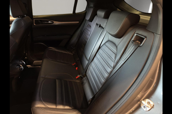 Alfa Romeo Stelvio 2.0 T AWD Super | 20" | Camera | Leder / Sportstoelen | Stuurverw | Elektr. Klep | Afn.Trekhaak | Goed onderhouden |