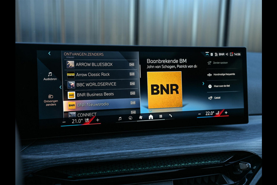 BMW 3 Serie Touring 330e xDrive | Accu 19,5kWh | Trekhaak | Panorama dak  | Active Cruise | Camera  | Ambiance interieur