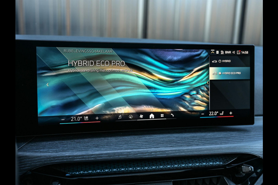 BMW 3 Serie Touring 330e xDrive | Accu 19,5kWh | Trekhaak | Panorama dak  | Active Cruise | Camera  | Ambiance interieur