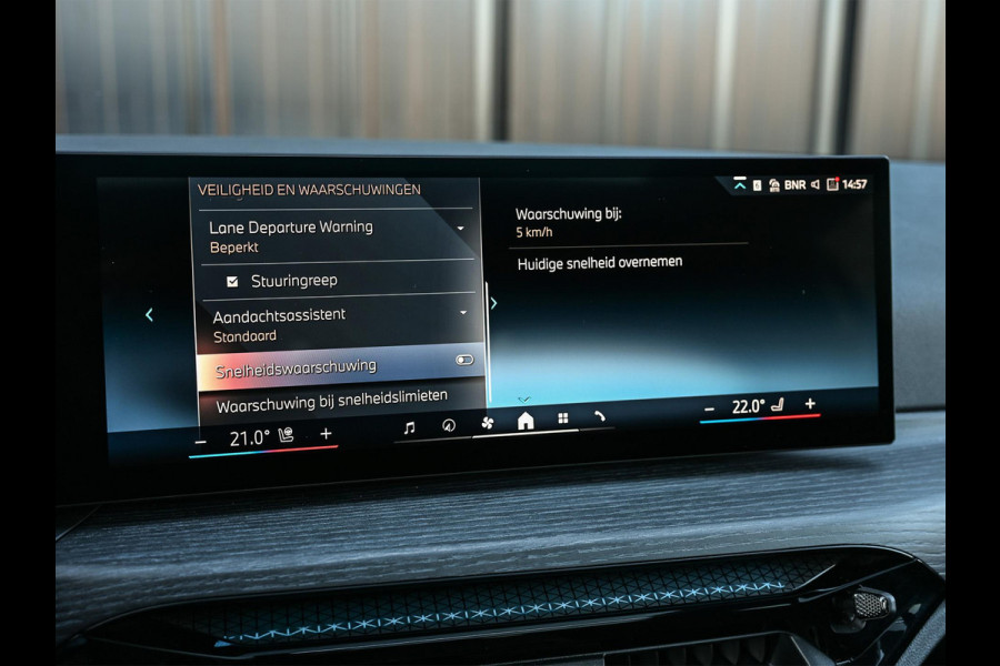 BMW 3 Serie Touring 330e xDrive | Accu 19,5kWh | Trekhaak | Panorama dak  | Active Cruise | Camera  | Ambiance interieur