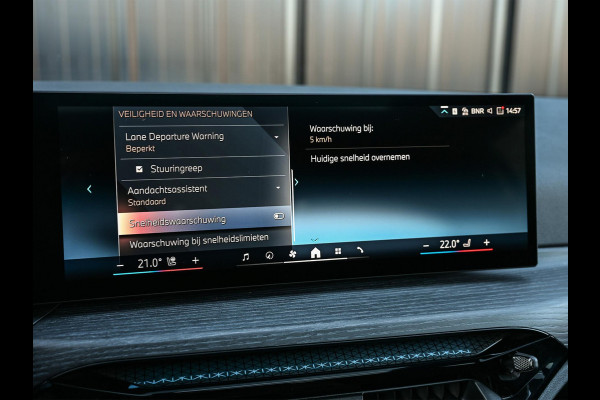 BMW 3 Serie Touring 330e xDrive | Accu 19,5kWh | Trekhaak | Panorama dak  | Active Cruise | Camera  | Ambiance interieur