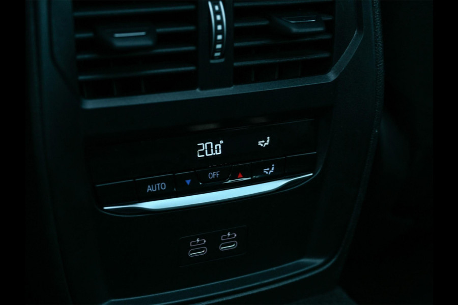 BMW 3 Serie Touring 330e xDrive | Accu 19,5kWh | Trekhaak | Panorama dak  | Active Cruise | Camera  | Ambiance interieur