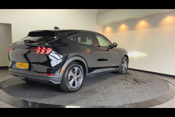 Ford Mustang Mach-E Extended RWD 98 kWh | Cruise control adaptief | Leder interieur | Verwarmde stoelen en stuur | Soh (batterijcheck) Waarde 93,3 %