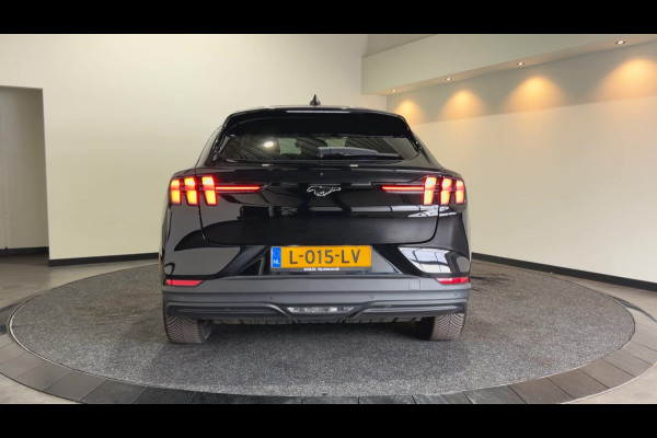 Ford Mustang Mach-E Extended RWD 98 kWh | Cruise control adaptief | Leder interieur | Verwarmde stoelen en stuur | Soh (batterijcheck) Waarde 93,3 %