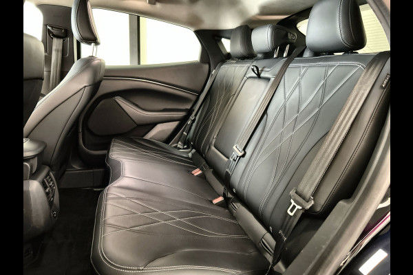 Ford Mustang Mach-E Extended RWD 98 kWh | Cruise control adaptief | Leder interieur | Verwarmde stoelen en stuur | Soh (batterijcheck) Waarde 93,3 %