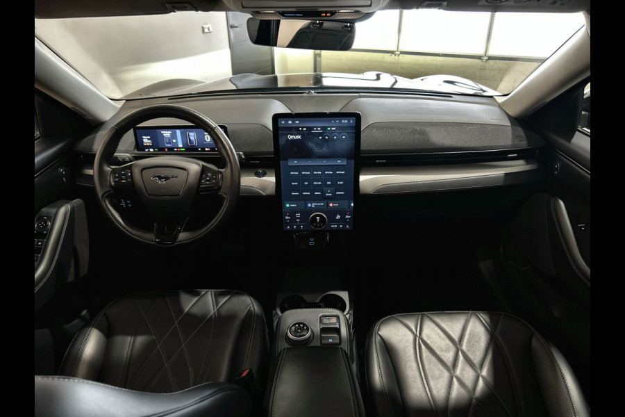 Ford Mustang Mach-E Extended RWD 98 kWh | Cruise control adaptief | Leder interieur | Verwarmde stoelen en stuur | Soh (batterijcheck) Waarde 93,3 %