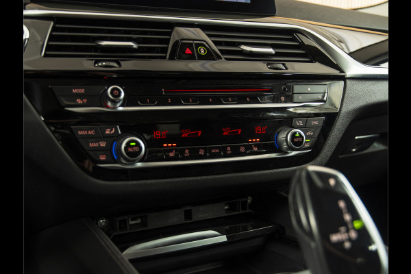 BMW 5 Serie Touring 520i 18 " | LEDER | COMFORTSTOELEN | CAMERA