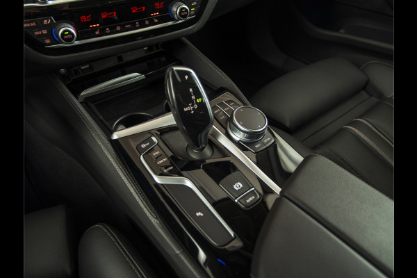 BMW 5 Serie Touring 520i 18 " | LEDER | COMFORTSTOELEN | CAMERA