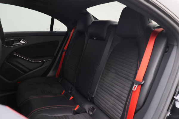 Mercedes-Benz CLA-Klasse AMG 45 4MATIC Memory, Sfeerverlichting, Harmen & Kardon, Apple Carplay, ACC, 19"