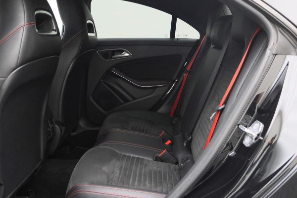 Mercedes-Benz CLA-Klasse AMG 45 4MATIC Memory, Sfeerverlichting, Harmen & Kardon, Apple Carplay, ACC, 19"