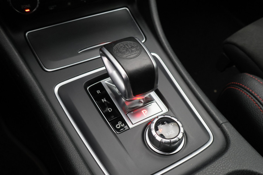 Mercedes-Benz CLA-Klasse AMG 45 4MATIC Memory, Sfeerverlichting, Harmen & Kardon, Apple Carplay, ACC, 19"