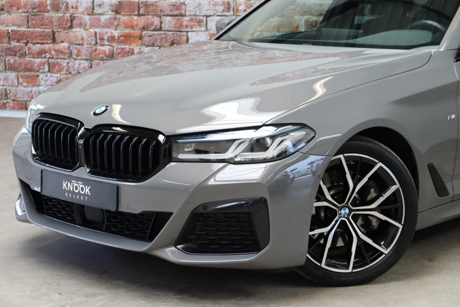 BMW 5 Serie Sedan 530i High Executive M Sport Pakket Automaat / Live Cockpit Professional / Active Protection / Laserlicht / Hifi / Driving Assistant Professional / Stoelventilatie / 19 Inch / Shadow Line / Comfortstoelen / Parkeerhulpsysteem Plus