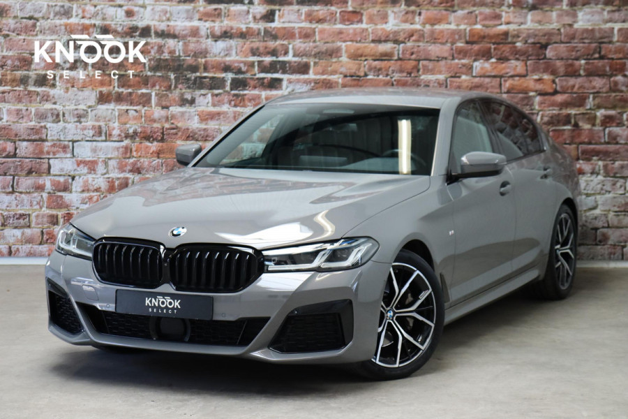 BMW 5 Serie Sedan 530i High Executive M Sport Pakket Automaat / Live Cockpit Professional / Active Protection / Laserlicht / Hifi / Driving Assistant Professional / Stoelventilatie / 19 Inch / Shadow Line / Comfortstoelen / Parkeerhulpsysteem Plus
