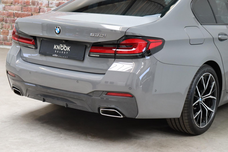 BMW 5 Serie Sedan 530i High Executive M Sport Pakket Automaat / Live Cockpit Professional / Active Protection / Laserlicht / Hifi / Driving Assistant Professional / Stoelventilatie / 19 Inch / Shadow Line / Comfortstoelen / Parkeerhulpsysteem Plus