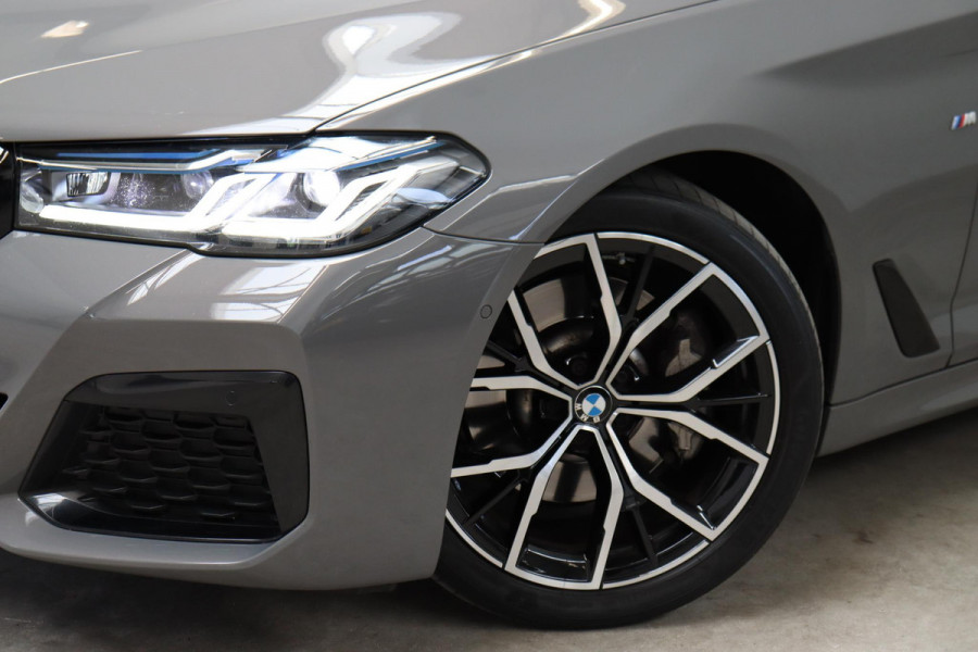 BMW 5 Serie Sedan 530i High Executive M Sport Pakket Automaat / Live Cockpit Professional / Active Protection / Laserlicht / Hifi / Driving Assistant Professional / Stoelventilatie / 19 Inch / Shadow Line / Comfortstoelen / Parkeerhulpsysteem Plus