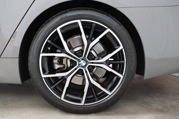 BMW 5 Serie Sedan 530i High Executive M Sport Pakket Automaat / Live Cockpit Professional / Active Protection / Laserlicht / Hifi / Driving Assistant Professional / Stoelventilatie / 19 Inch / Shadow Line / Comfortstoelen / Parkeerhulpsysteem Plus