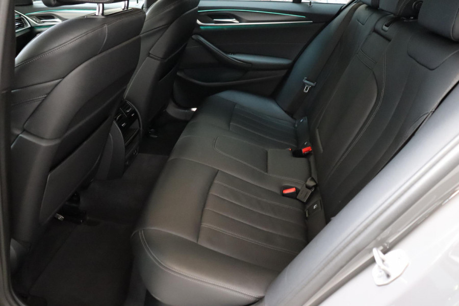 BMW 5 Serie Sedan 530i High Executive M Sport Pakket Automaat / Live Cockpit Professional / Active Protection / Laserlicht / Hifi / Driving Assistant Professional / Stoelventilatie / 19 Inch / Shadow Line / Comfortstoelen / Parkeerhulpsysteem Plus